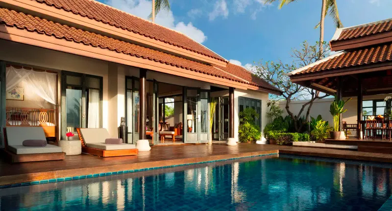 Villa con due camere e vista mare all'Anantara Lawana, con piscina privata, sala aperta e tetti di tegole rosse