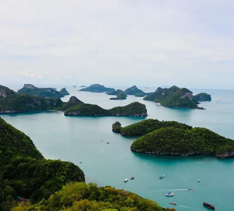 Una vista panorámica sobre las 42 islas del Parque Nacional Marino Ang Thong