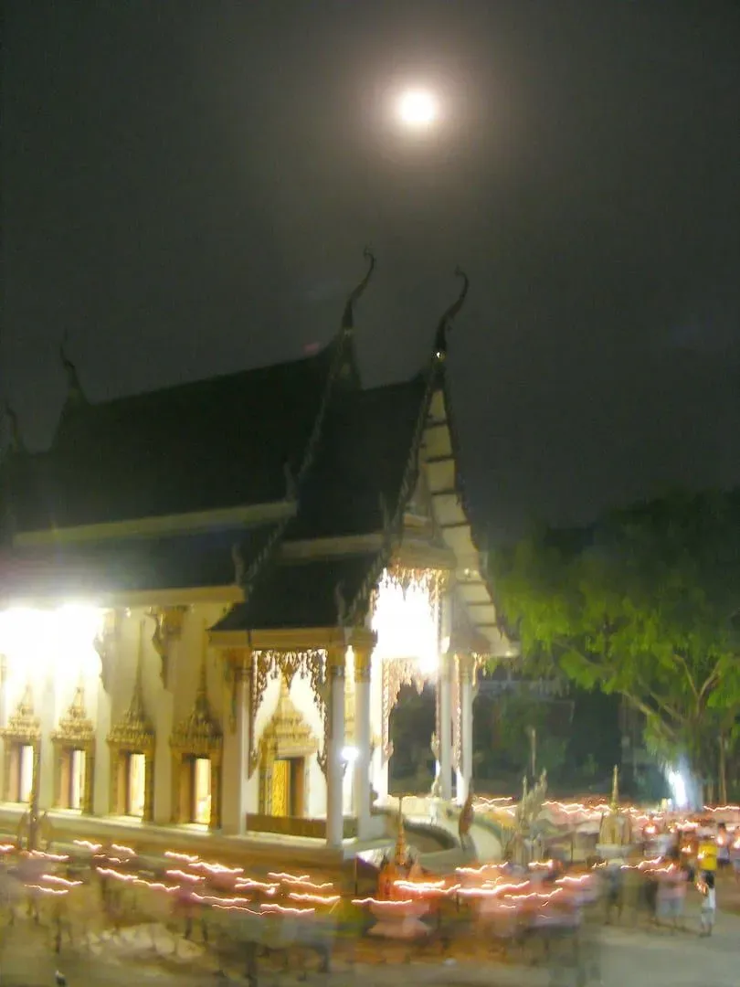 Buddhist Holidays on Koh Samui (2026-27) — Dates & Alcohol Ban Days
