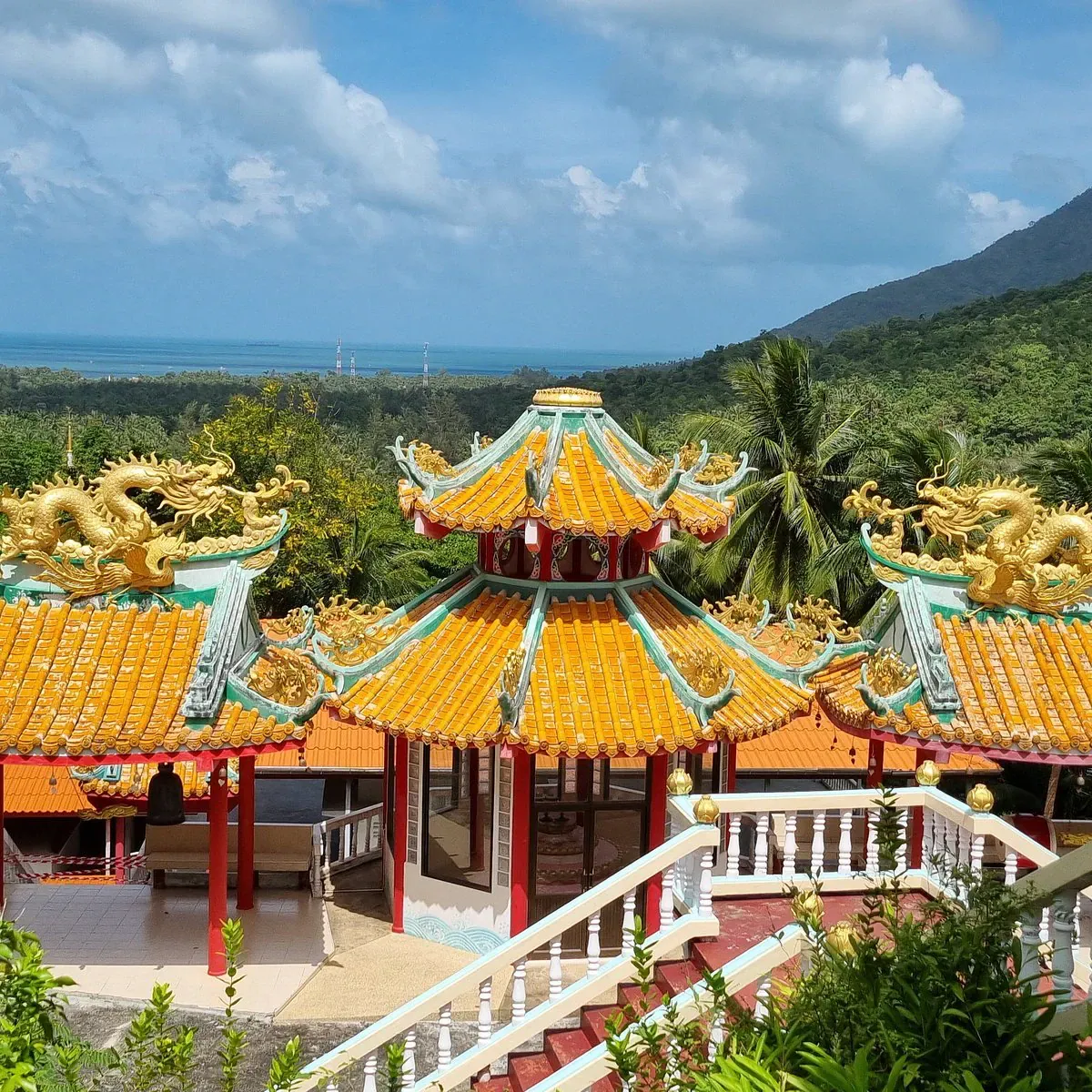 Guam Im Schrein — Das zum Meer gewandte Heiligtum von Choeng Mon