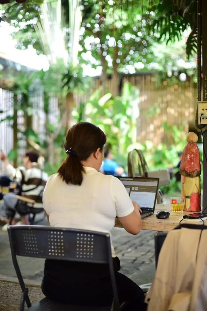 Laptop workspace surrounded by greenery, echoing Koh Samui's tropical remote-work setting