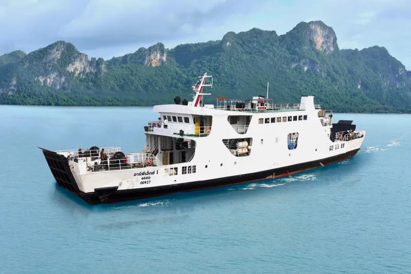 Ferry transbordeur de Raja Ferry entre Lipa Noi, à Koh Samui, et Donsak, sur le continent