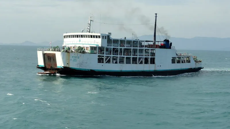 Lomprayah catamaran sailing toward Koh Tao on the Thailand Gulf islands itinerary