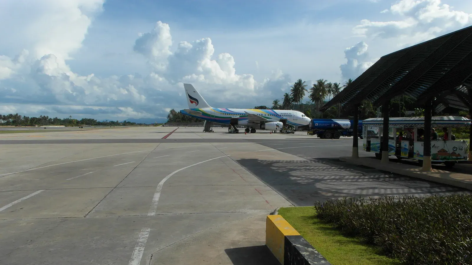 Transfer dall'aeroporto di Samui: prezzi di taxi, Grab e minivan 2026