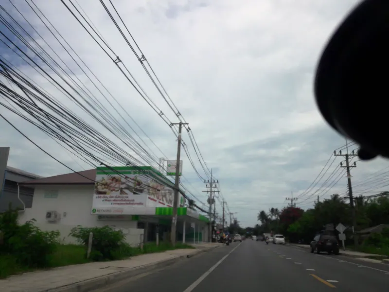 Local shops and traffic on the road near Bang Po Seafood, Maenam, Koh Samui