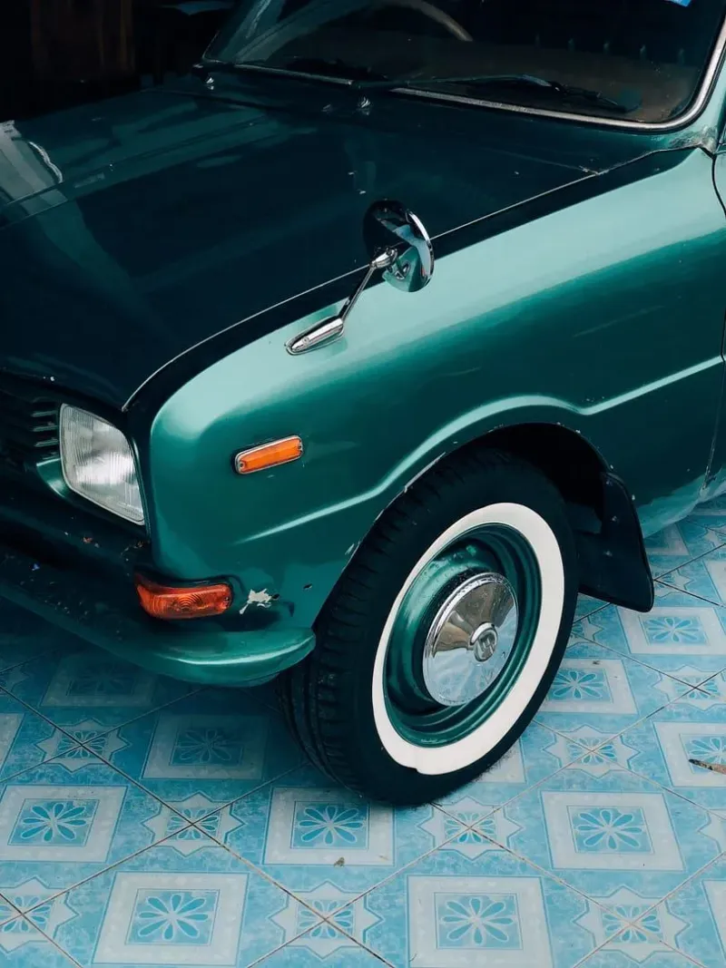 Close-up of a classic car parked on Koh Samui, illustrating a vehicle inspection before rental