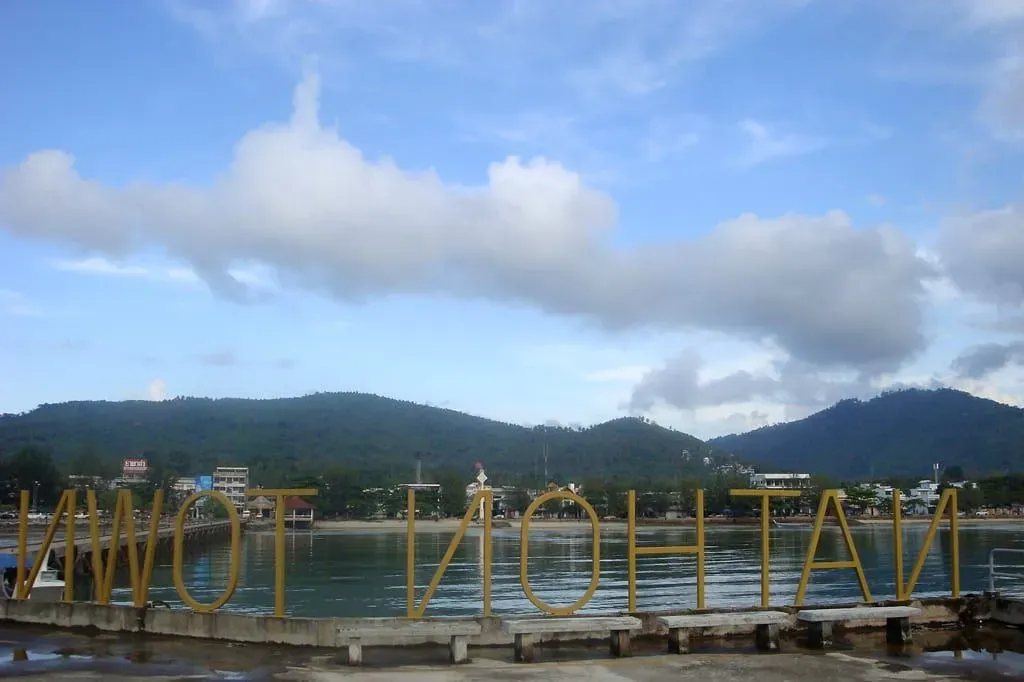 Nathon, Koh Samui — Ferry Town, Night Market & Local Life (2026)