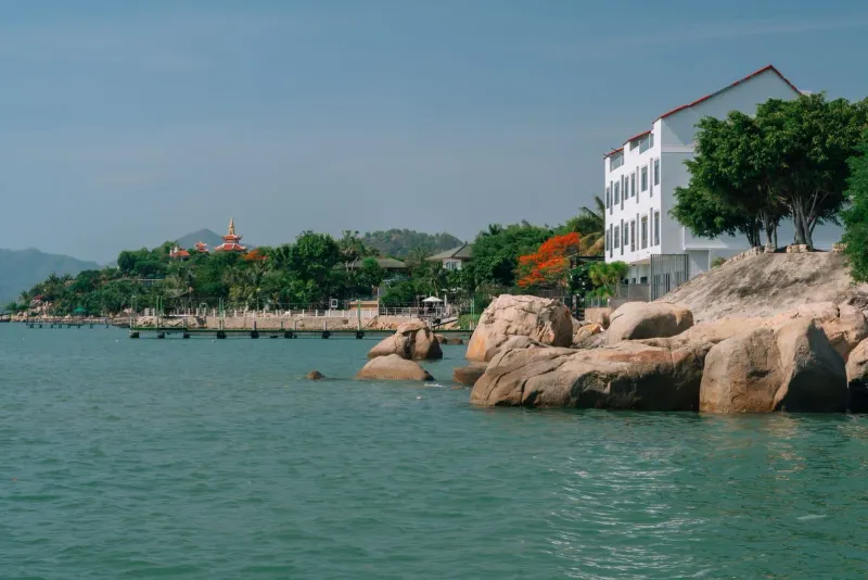 White resort building on the Koh Samui shoreline surrounded by tropical greenery