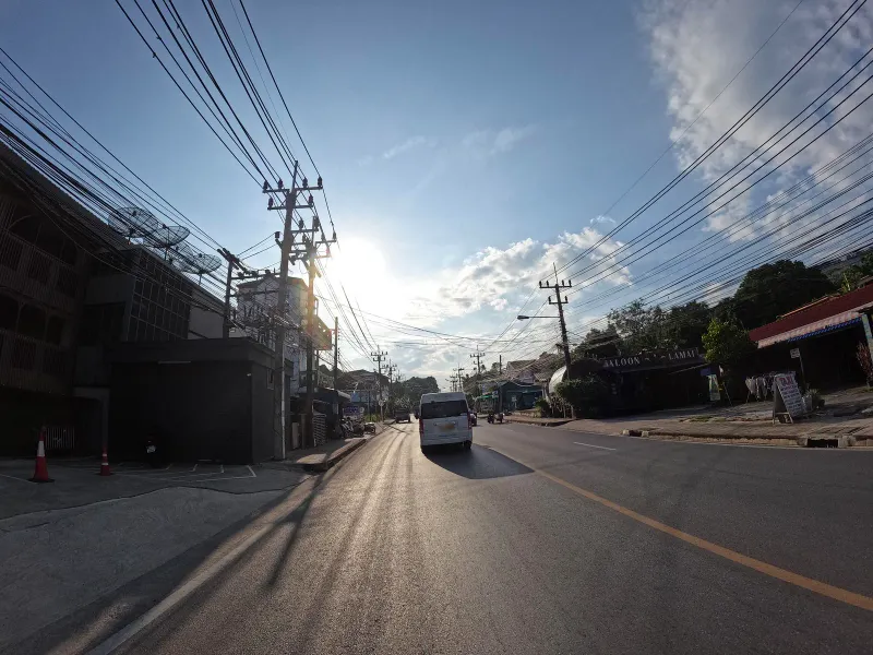 Roadside view near south Lamai Beach, Koh Samui, close to the Sabienglae restaurant site