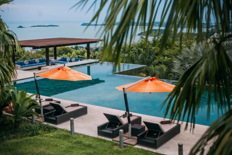 Serene infinity pool overlooking the ocean at a Koh Samui resort similar to White Lotus filming locations