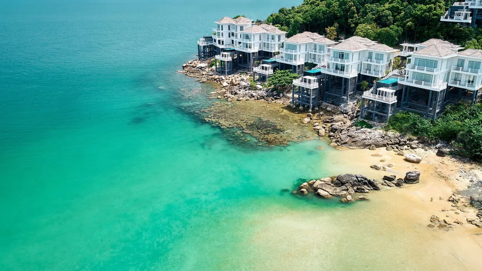 White Lotus Hotels in Koh Samui — What a Night Costs