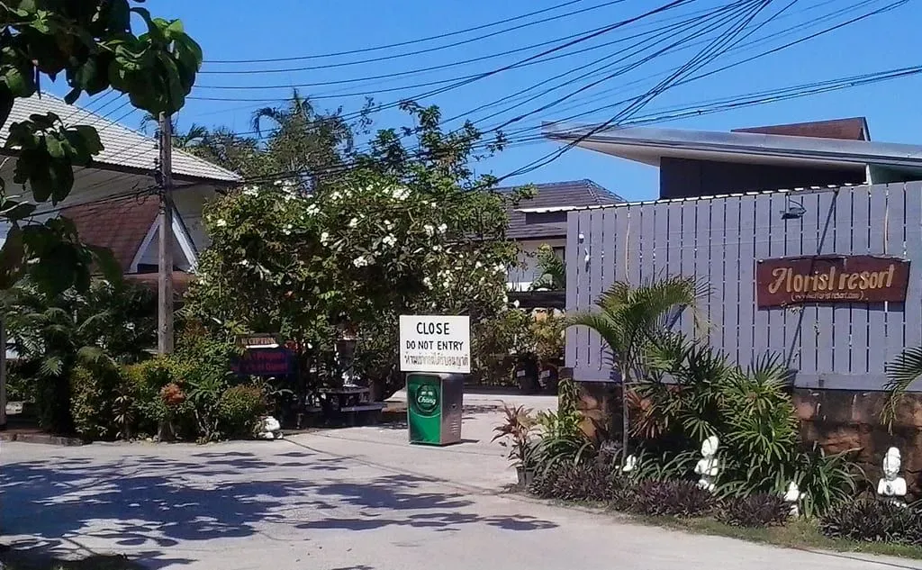 Maenam village street on Koh Samui, near The Lab Creator Studio