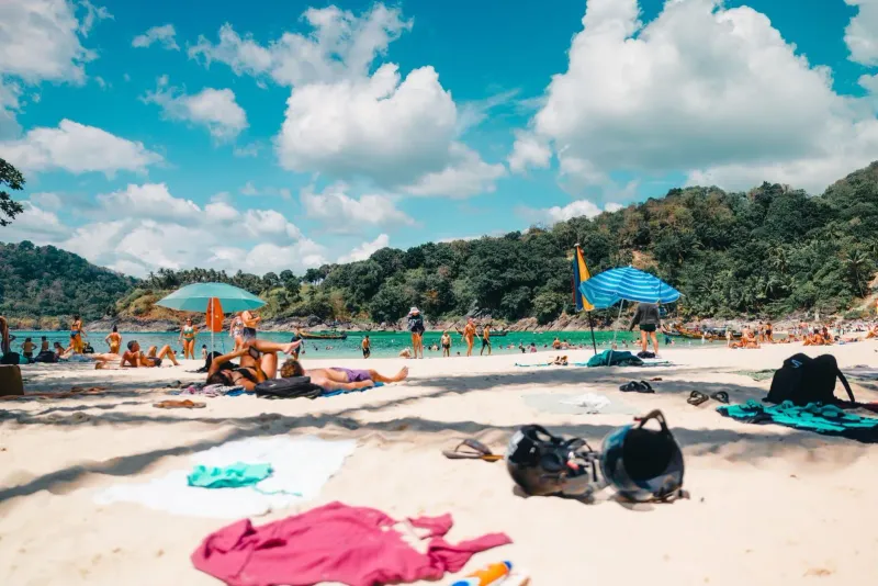 Vibrant Thai beach scene showing the sun and heat that make sunscreen essential for what to pack for Koh Samui