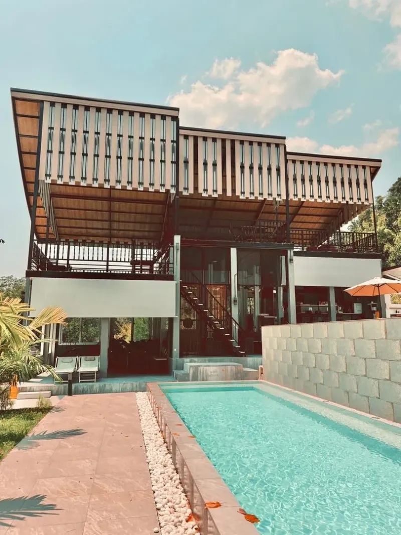 Villa rental with pool and palm trees typical of a Koh Samui hillside cluster