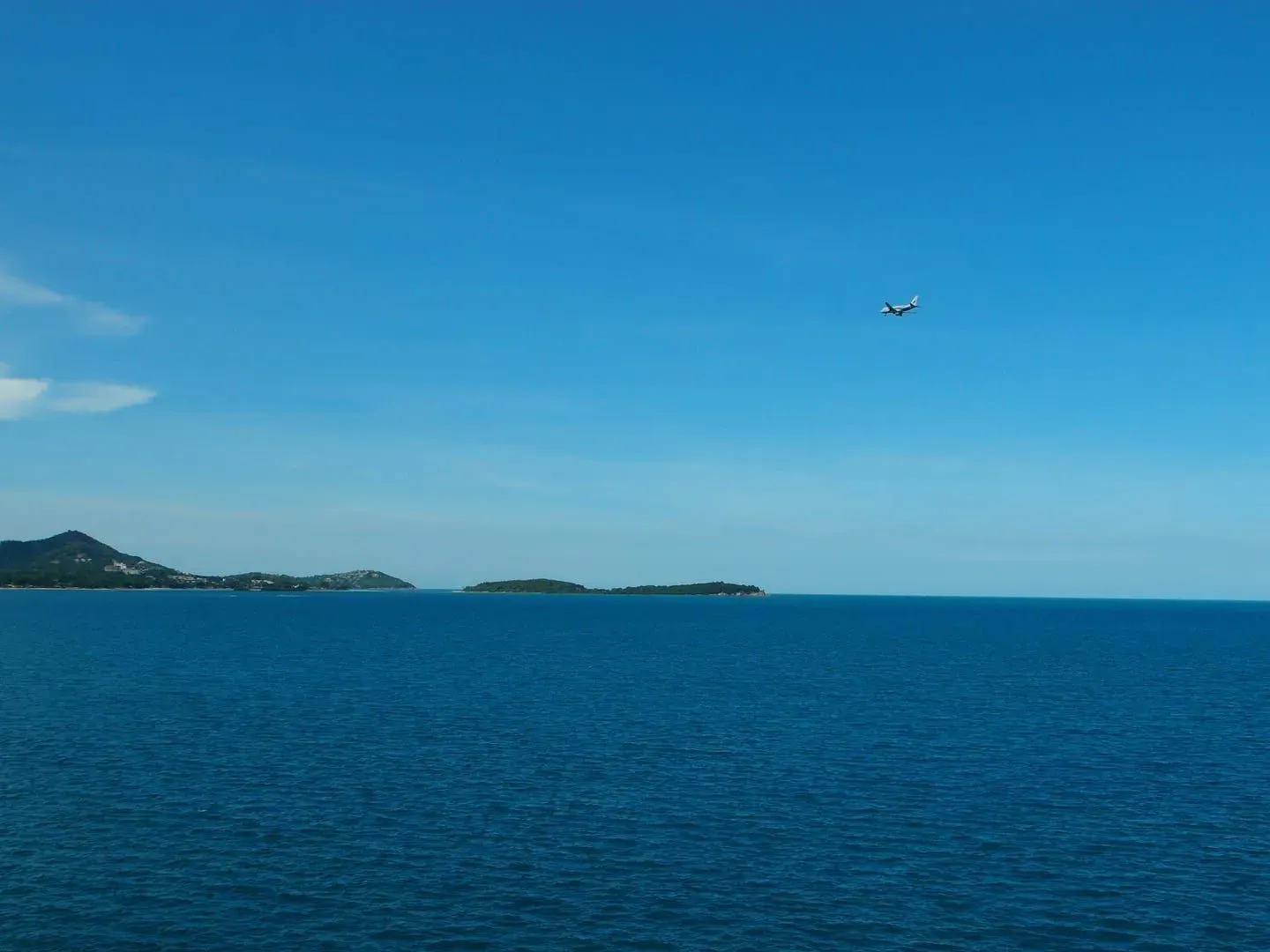 Verkehrsflugzeug im Landeanflug auf Samui, Mai 2013