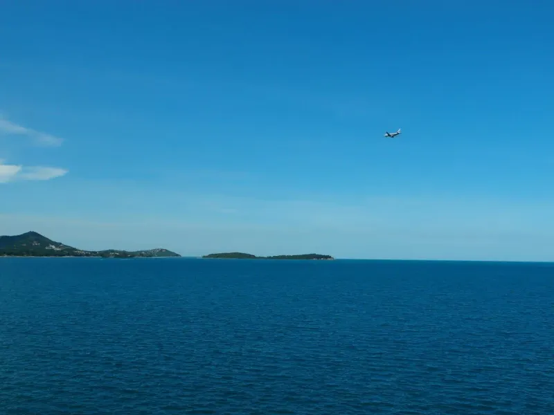 Avión comercial preparándose para aterrizar en Samui, mayo de 2013