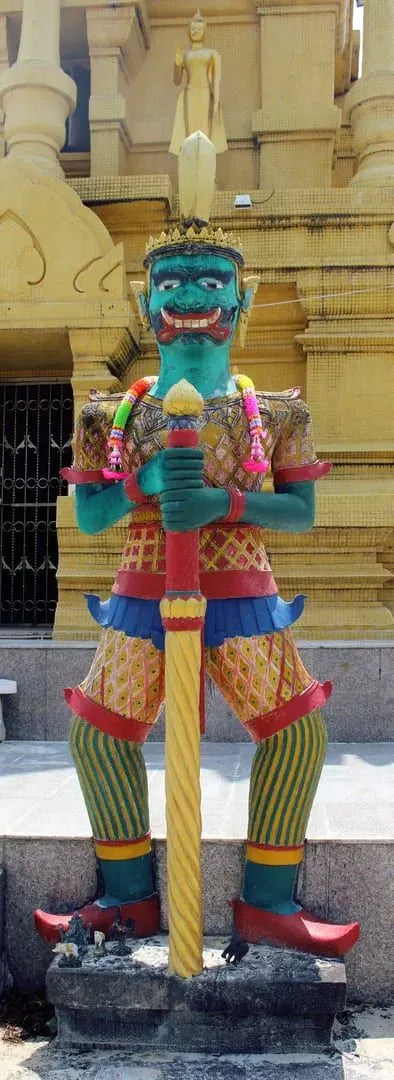 Wächterfigur vor der Laem-Sor-Tempelpagode, Maret, Koh Samui, Surat Thani