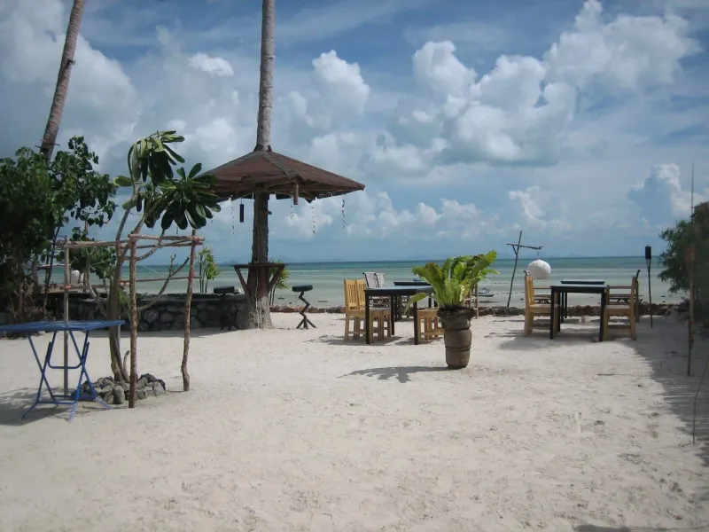 A beachfront bar terrace near Mai Samui, roughly 500 m from the lighthouse's OSM coordinates
