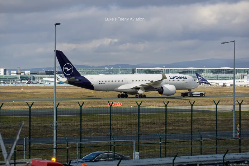 Airbus A350 de Lufthansa sur le tarmac de l'aéroport de Francfort, point de départ habituel d'un voyage de l'Allemagne vers la Thaïlande