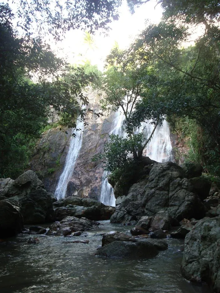 Namuang #1, ein 18 Meter hoher Wasserfall auf Koh Samui, Thailand