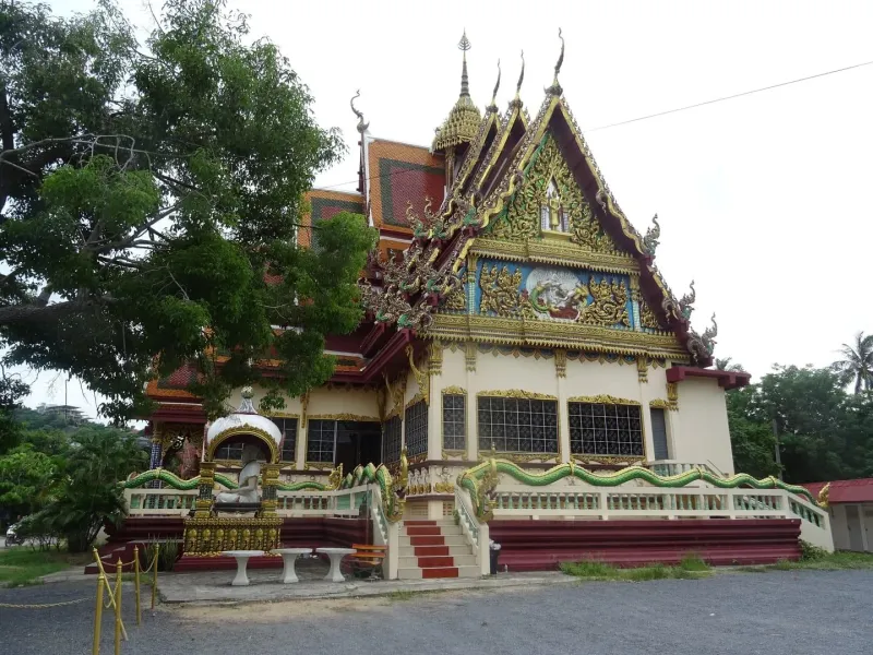 Wat Plai Laem in the north of Ko Samui: view 2