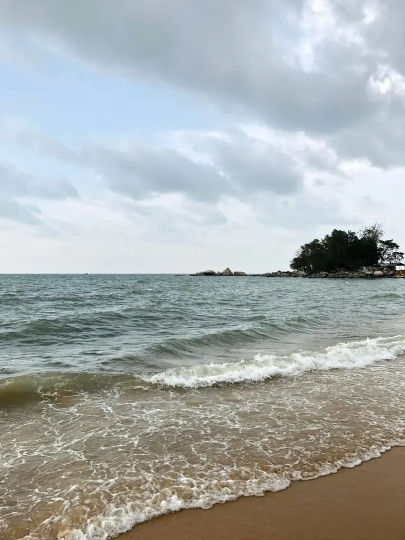 Quiet stretch of Lamai Beach coastline on Koh Samui