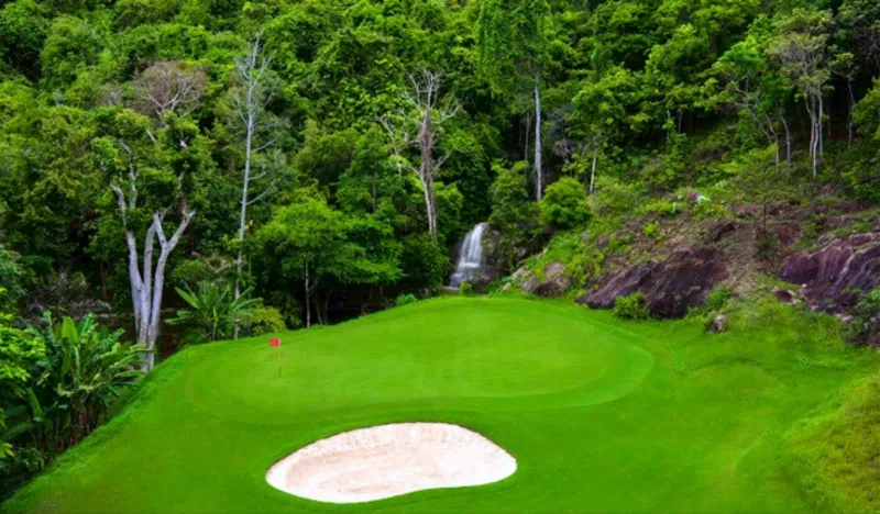 A tee box at Santiburi Samui Country Club framed by tall palm trees