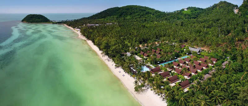 La playa de Laem Yai y su bahía vistas desde el aire