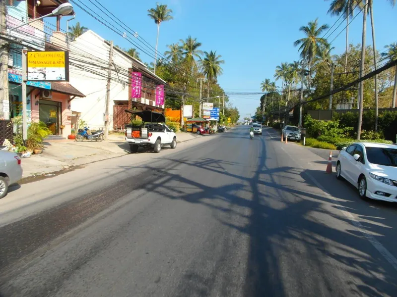 Local view near Chaweng Noi, Koh Samui, close to the Superpro Samui training resort