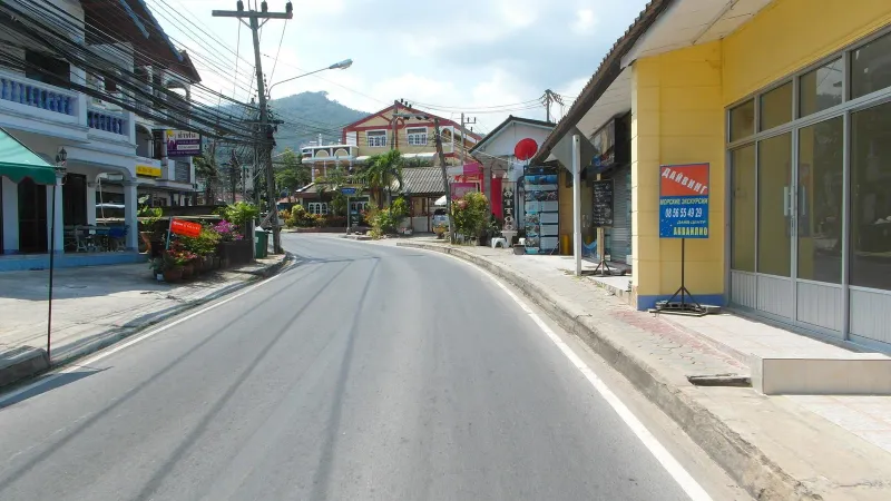 Koh Samui coastal scene near Chaweng Noi, close to Superpro Samui's Muay Thai and MMA camp