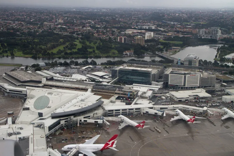 Hall des départs du terminal international de l'aéroport de Sydney pour les vols vers Singapour et Bangkok