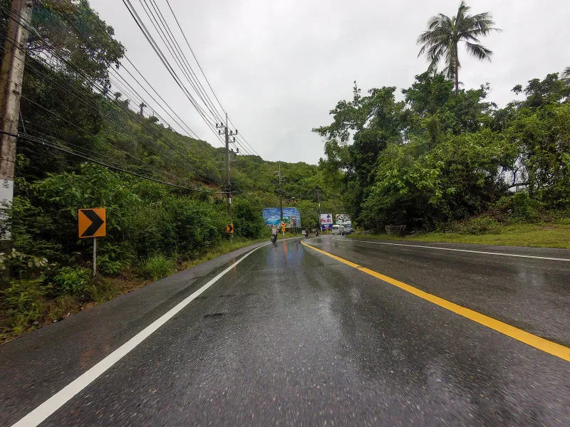 Switchback curve on the headland road near The Cliff Bar & Grill between Chaweng and Lamai