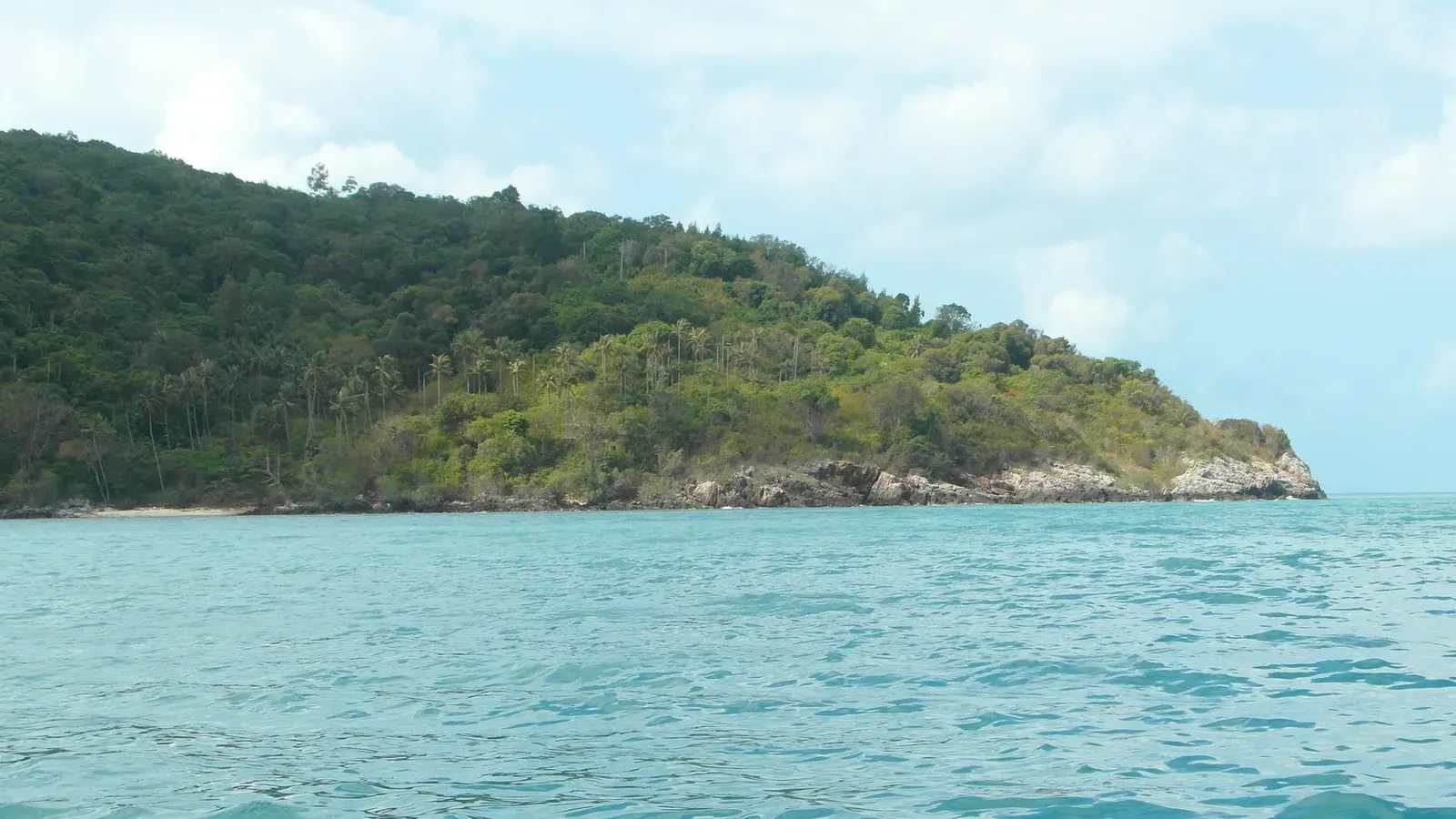 The headland at Laem Yai, a lookout point further along Koh Samui's north coast