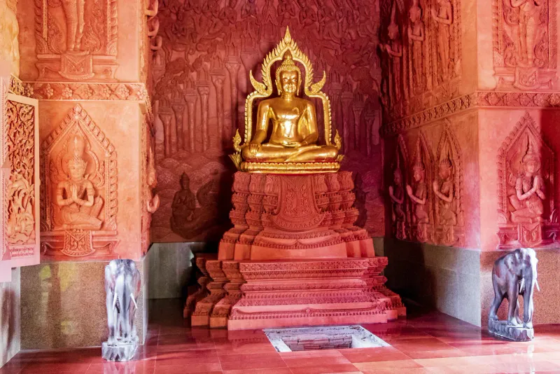 Golden pagoda at Wat Sila Ngu, Koh Samui