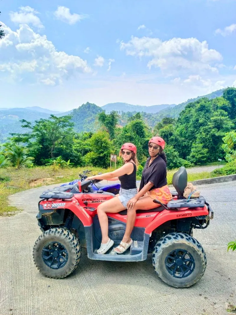 X-Quad SamuiのAirbnb体験ページに掲載された初心者向け2人乗りATV