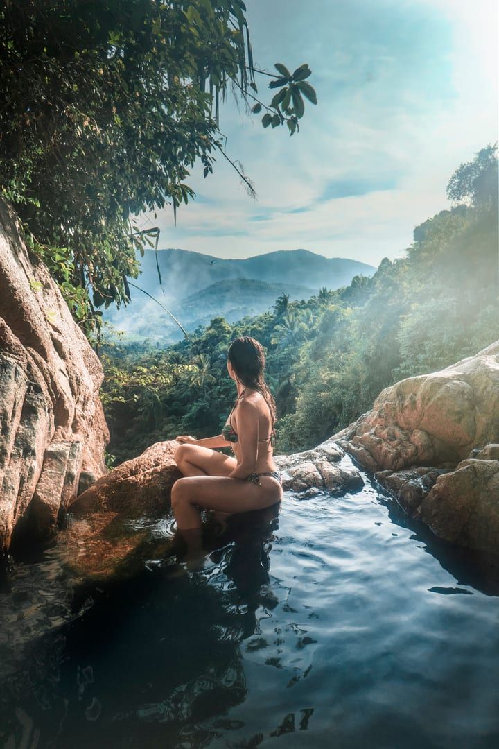 Dschungel-Wasserfallbecken nahe dem Trailhead-Bereich des Monkey Trail Koh Samui