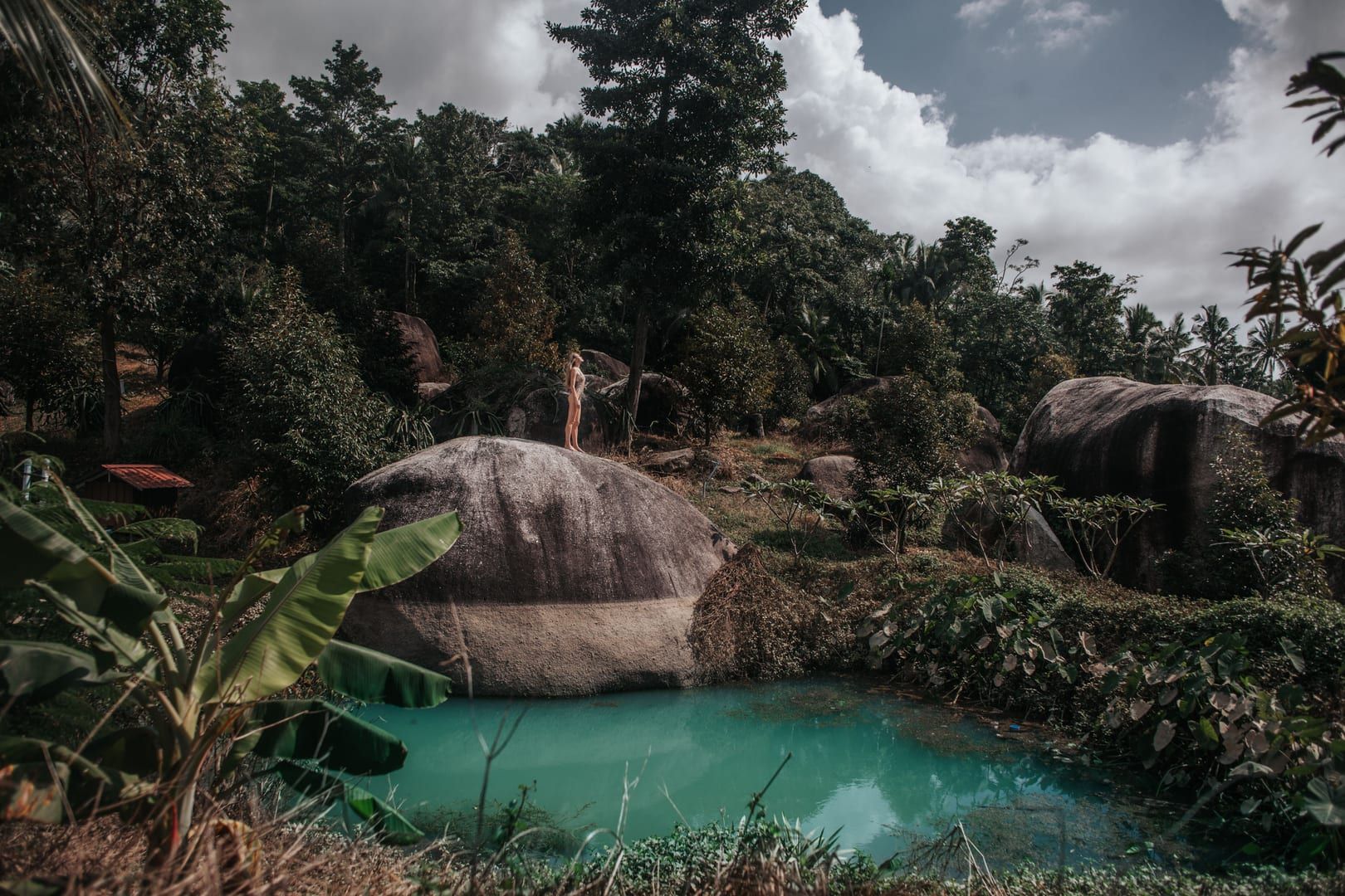 Malerische tropische Lagunenlandschaft nahe dem Koh Samui Trailrunning-Netzwerk
