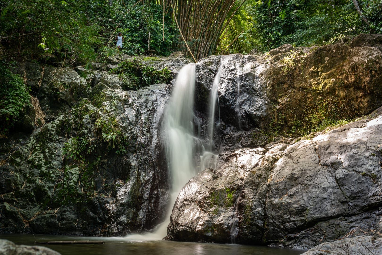 Jungle waterfall scenery similar to the Koh Samui hiking guide route