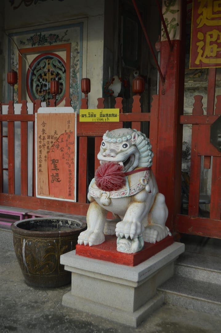 Offering incense at the Chinese Shrine Maenam
