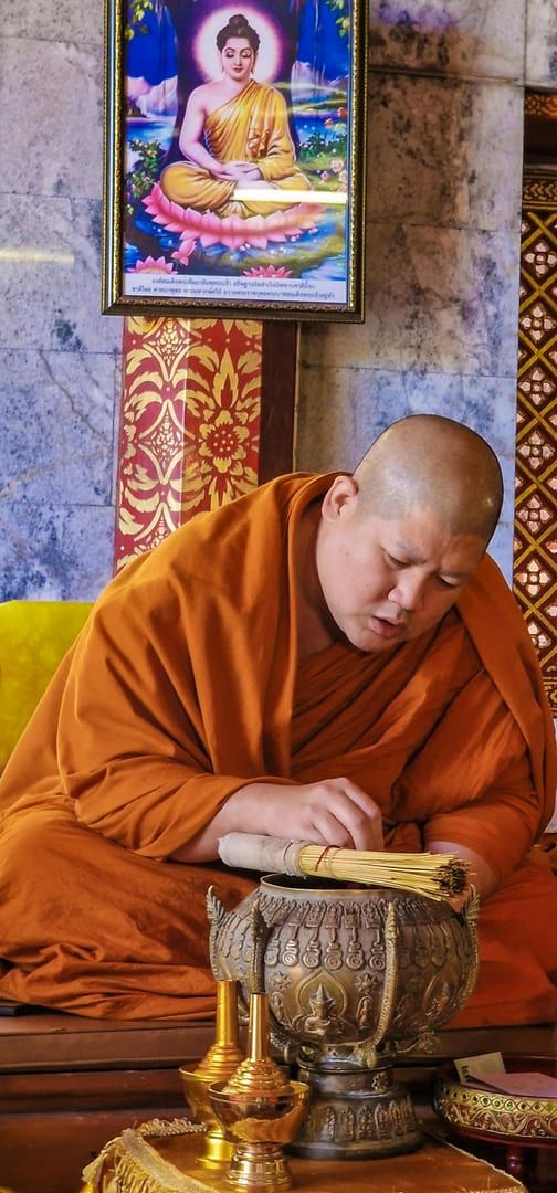 The glass casket housing Luang Pho Daeng