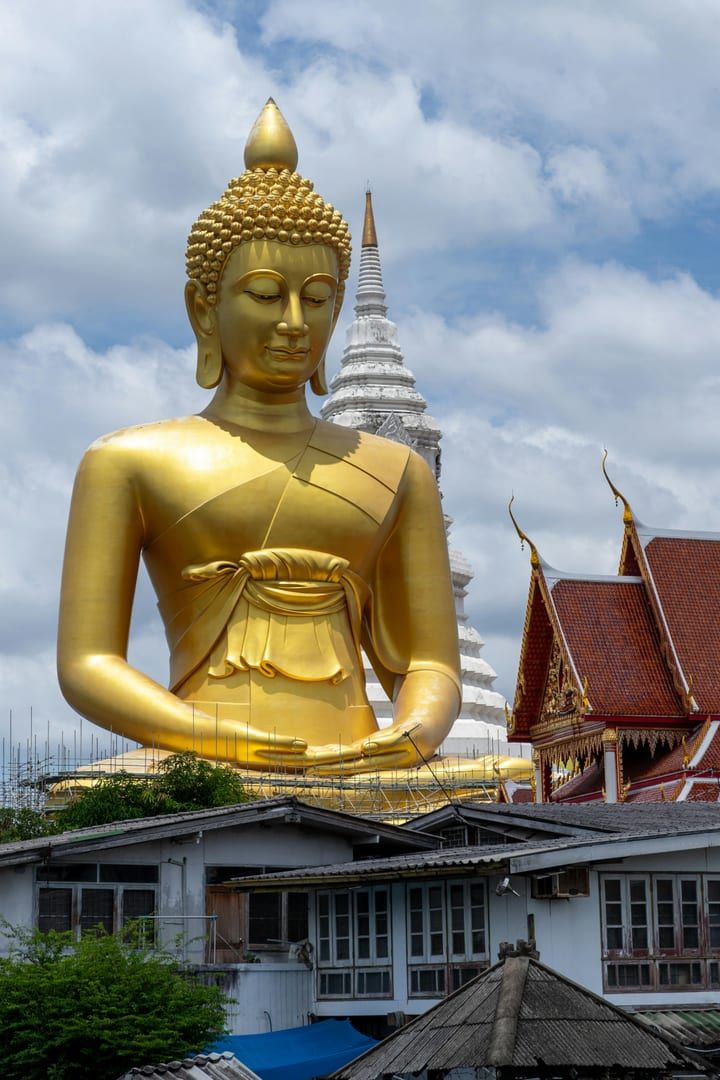Peaceful temple grounds of Wat Nara Charoen Suk Koh Samui
